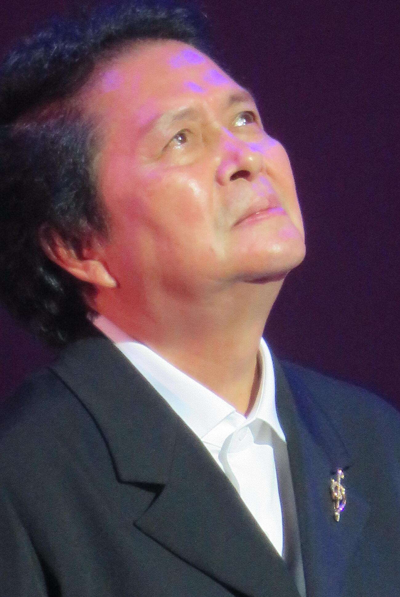 浜圭介氏の作曲家生活60周年記念の「リスペクトコンサート」で歌唱する浜圭介氏（撮影・松本久）