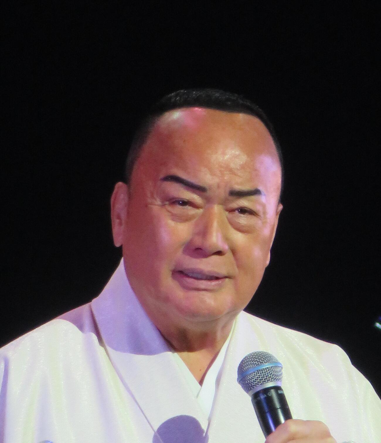 浜圭介氏の作曲家生活60周年記念の「リスペクトコンサート」で歌唱する細川たかし（撮影・松本久）