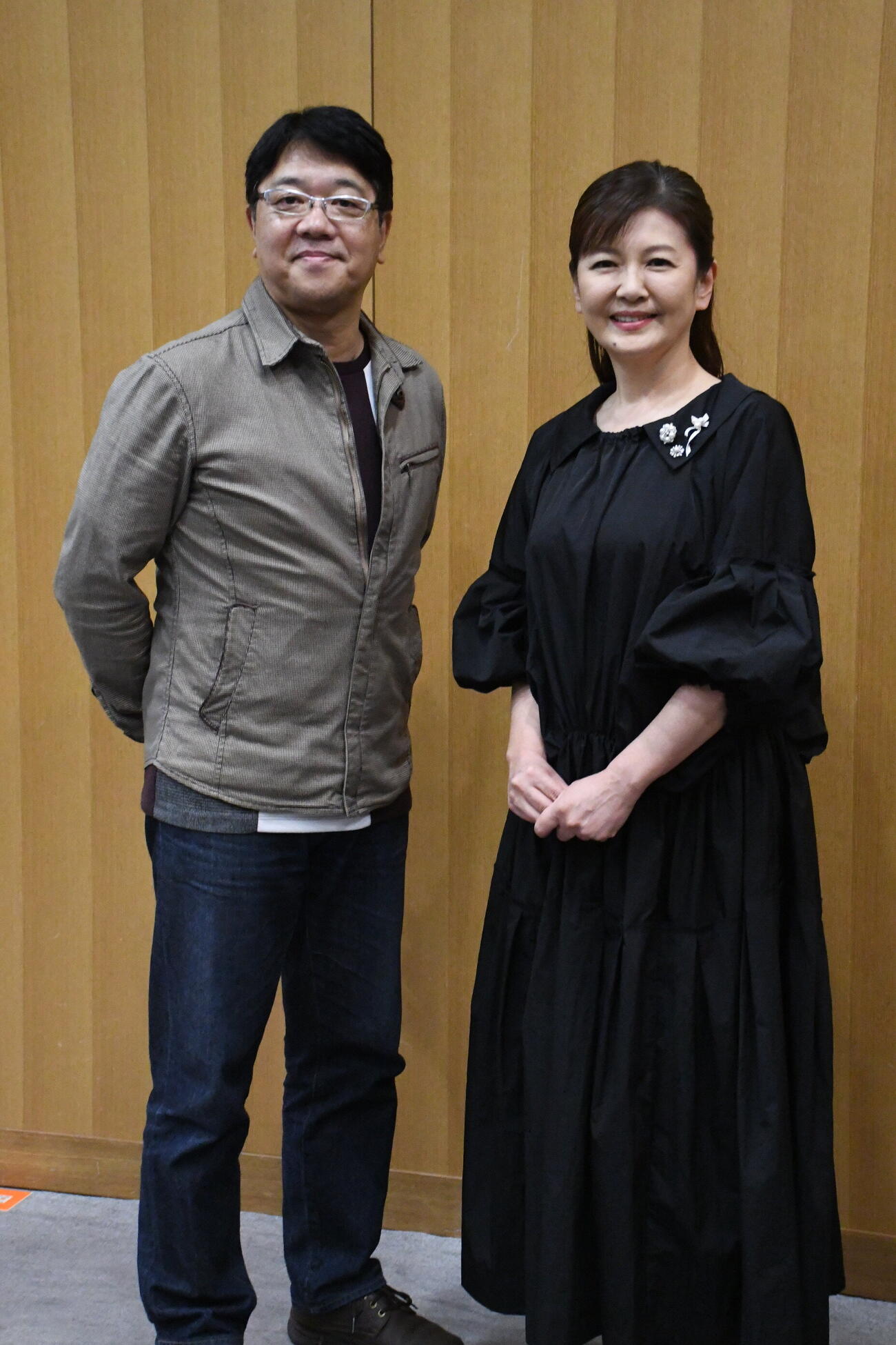 舞台「トラックが着かない！」の取材会に出席した南野陽子（右）と土田英生氏（撮影・阪口孝志）