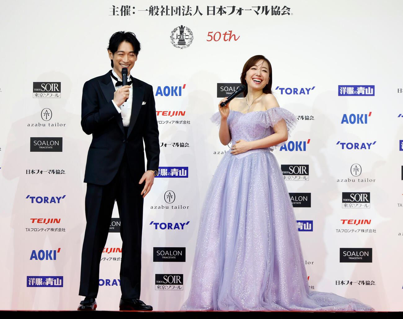 笑顔を見せるディーン・フジオカ（左）と平原綾香（撮影・山本朝陽）