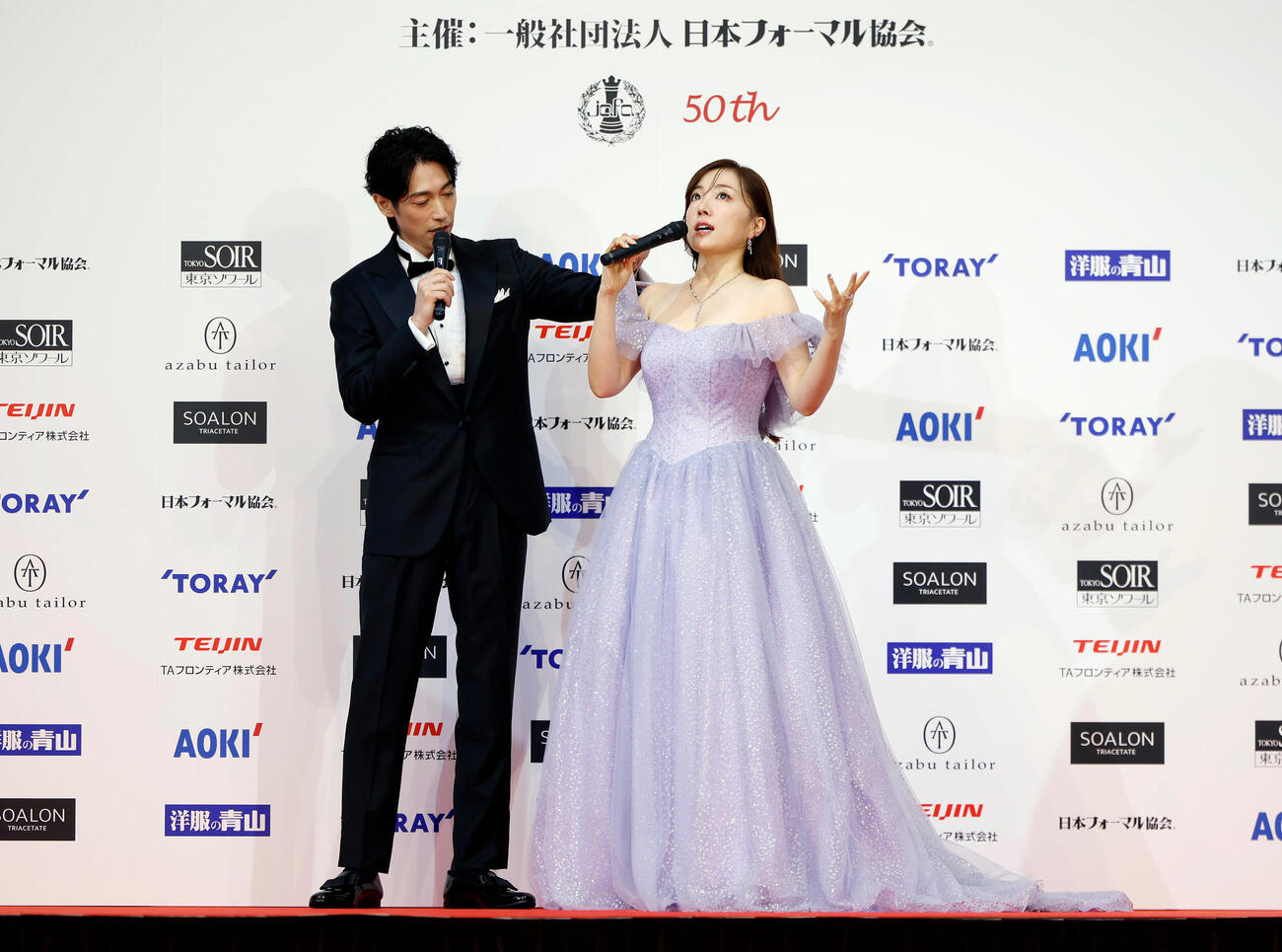本日の衣装について話すディーン・フジオカ（左）と平原綾香（撮影・山本朝陽）