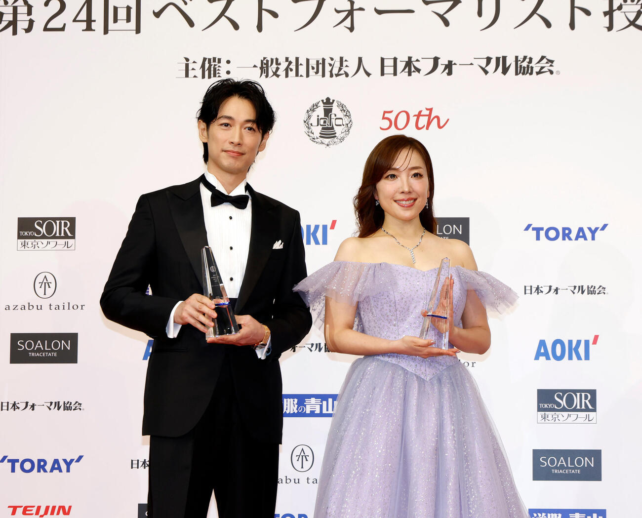 フォトセッションを行うディーン・フジオカ（左）と平原綾香（撮影・山本朝陽）