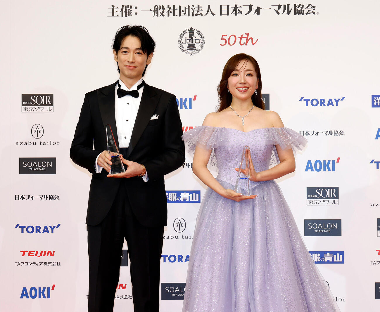 フォトセッションを行うディーン・フジオカ（左）と平原綾香（撮影・山本朝陽）