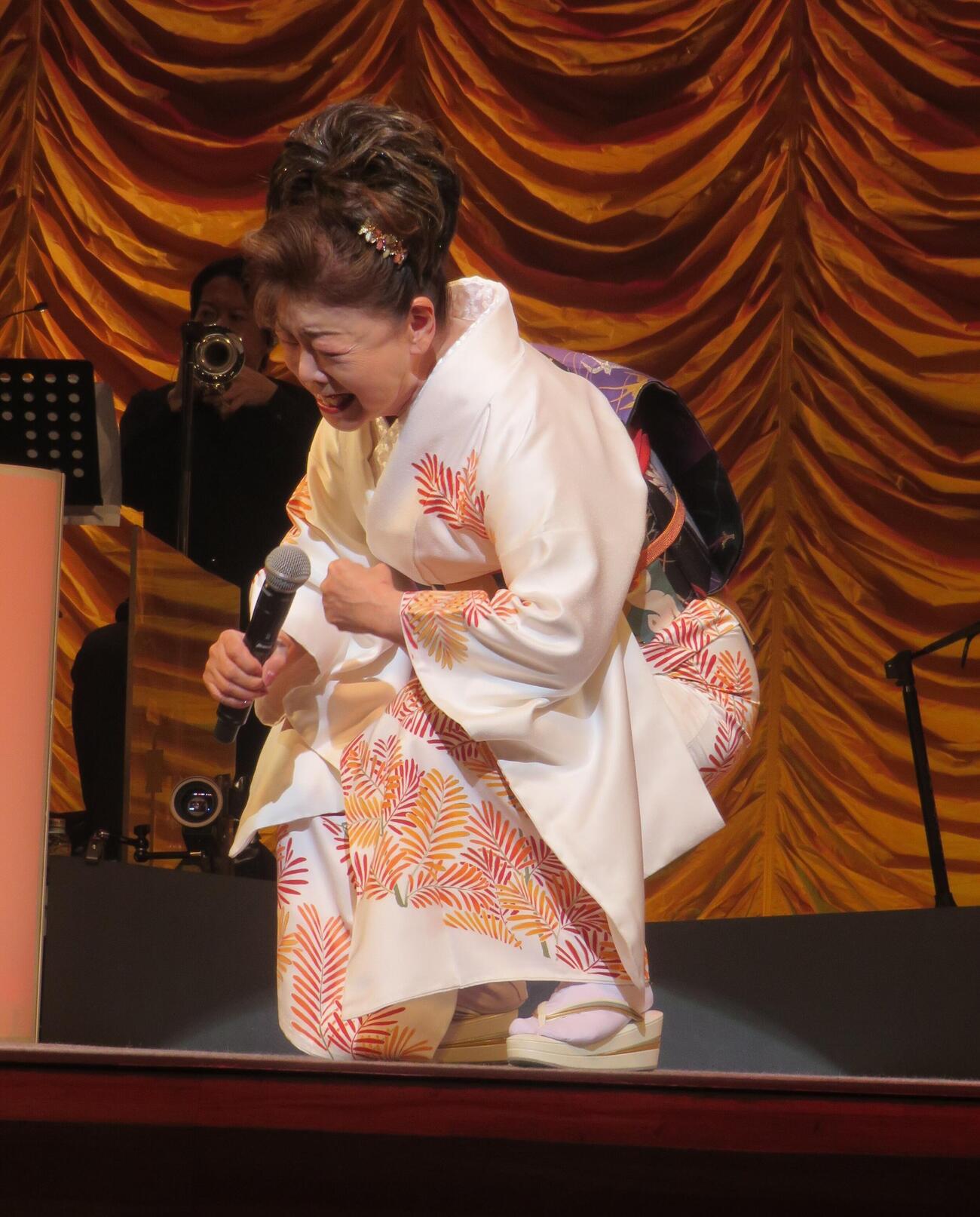 デビュー40周年記念コンサートを行った中村美律子（撮影・松本久）