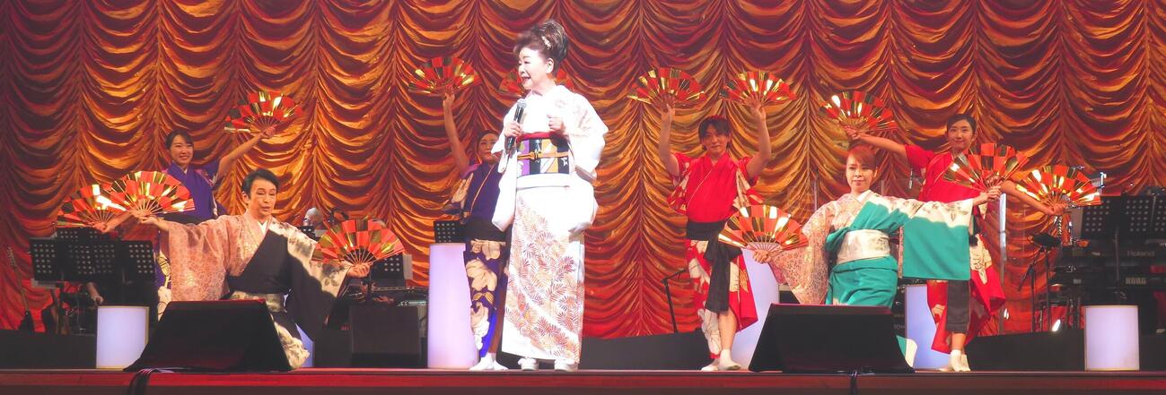デビュー40周年記念コンサートを行った中村美律子（撮影・松本久）