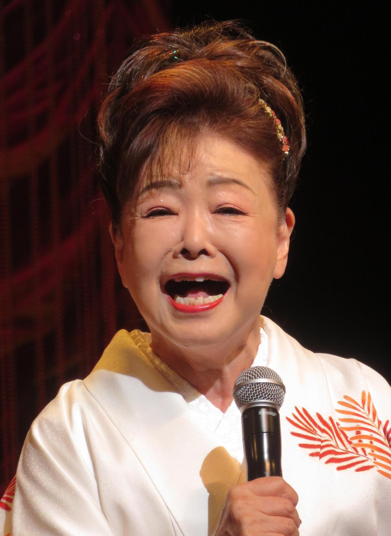 デビュー40周年記念コンサートを行った中村美律子（撮影・松本久）