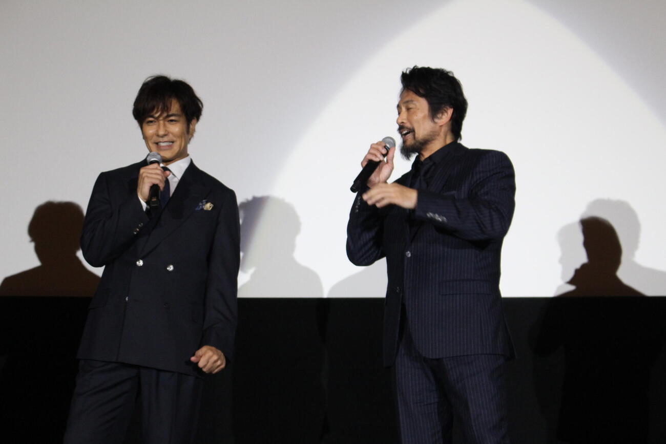 映画「負けへんで」完成披露上映会に登場した（左から）北村一輝、内野聖陽