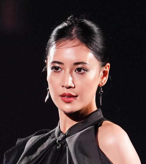 藤井夏恋、昨年離婚したモデル姉との幼少期ショット公開「最近の姉はとても幸せそうでなにより」