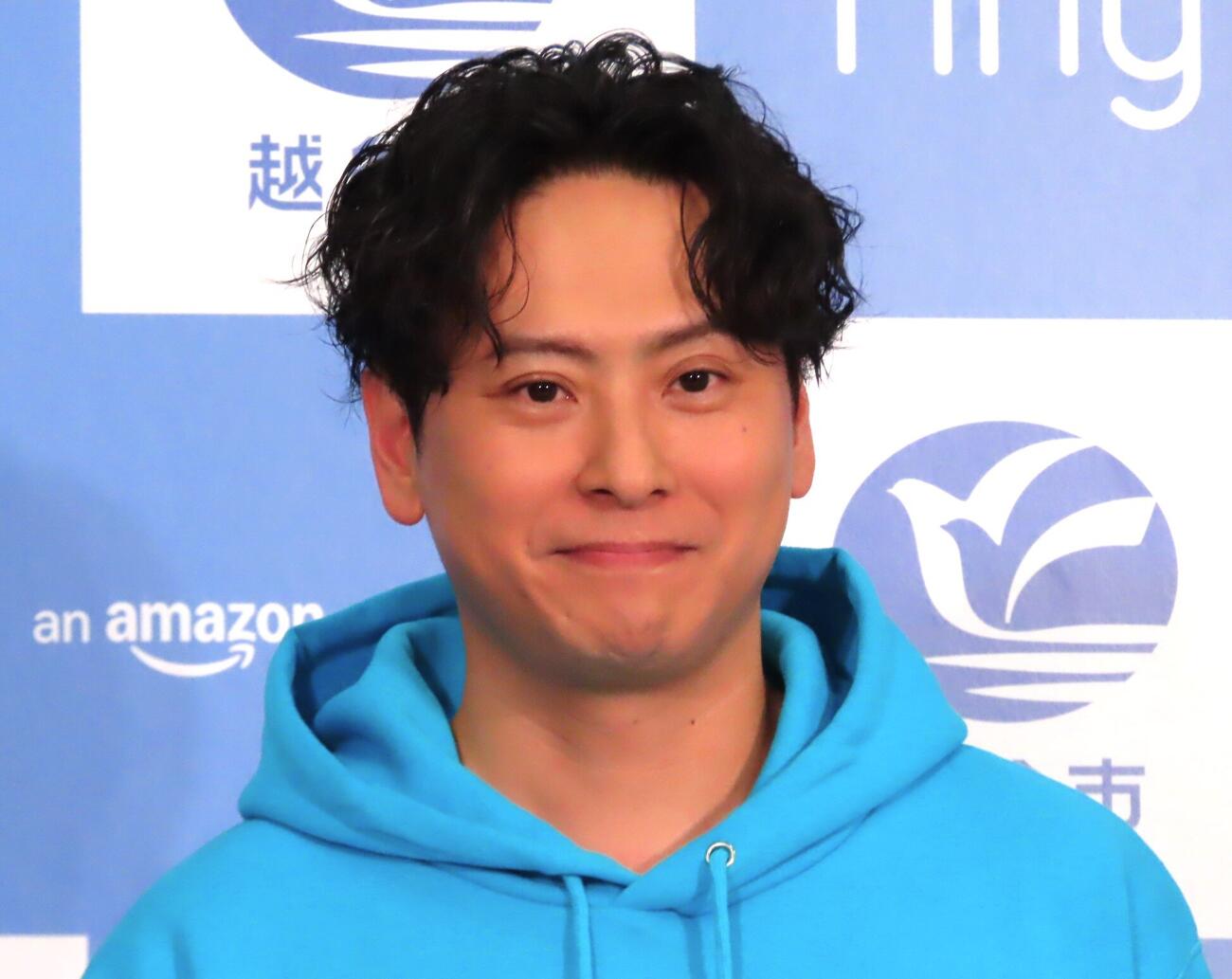 防犯ドアホンを活用した防犯対策の実証実験に関する協定締結記者発表会に出席した山下健二郎
