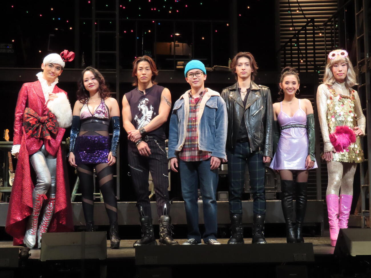 ミュージカル「RENT」囲み取材に臨んだ、左から髙橋颯、遥海、RIKU、鈴木福、木原瑠生、Beverly、坂口涼太郎（撮影・鎌田良美）