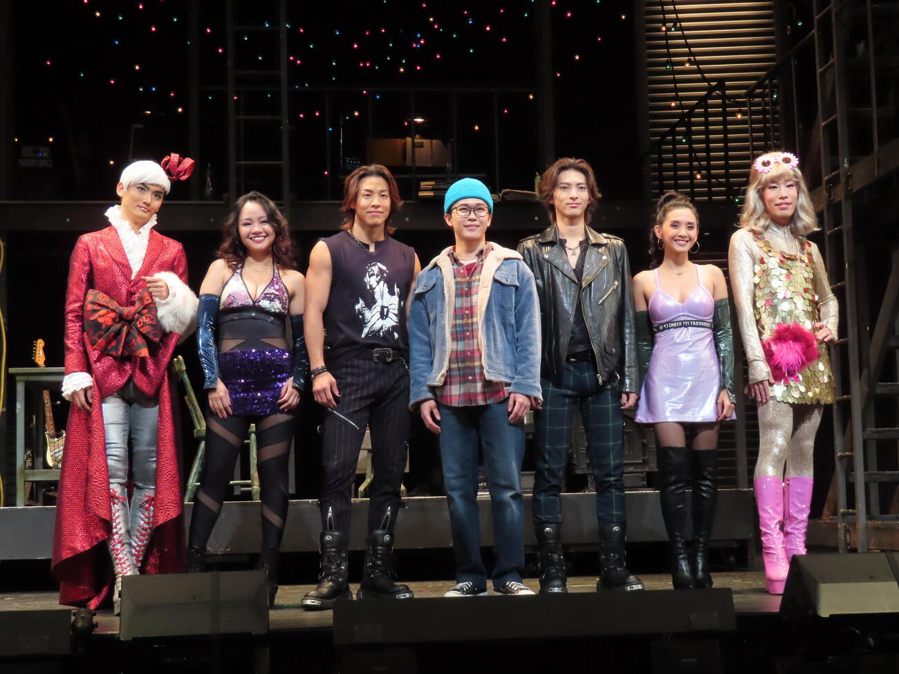 ミュージカル「RENT」囲み取材に臨んだ、左から髙橋颯、遥海、RIKU、鈴木福、木原瑠生、Beverly、坂口涼太郎（撮影・鎌田良美）