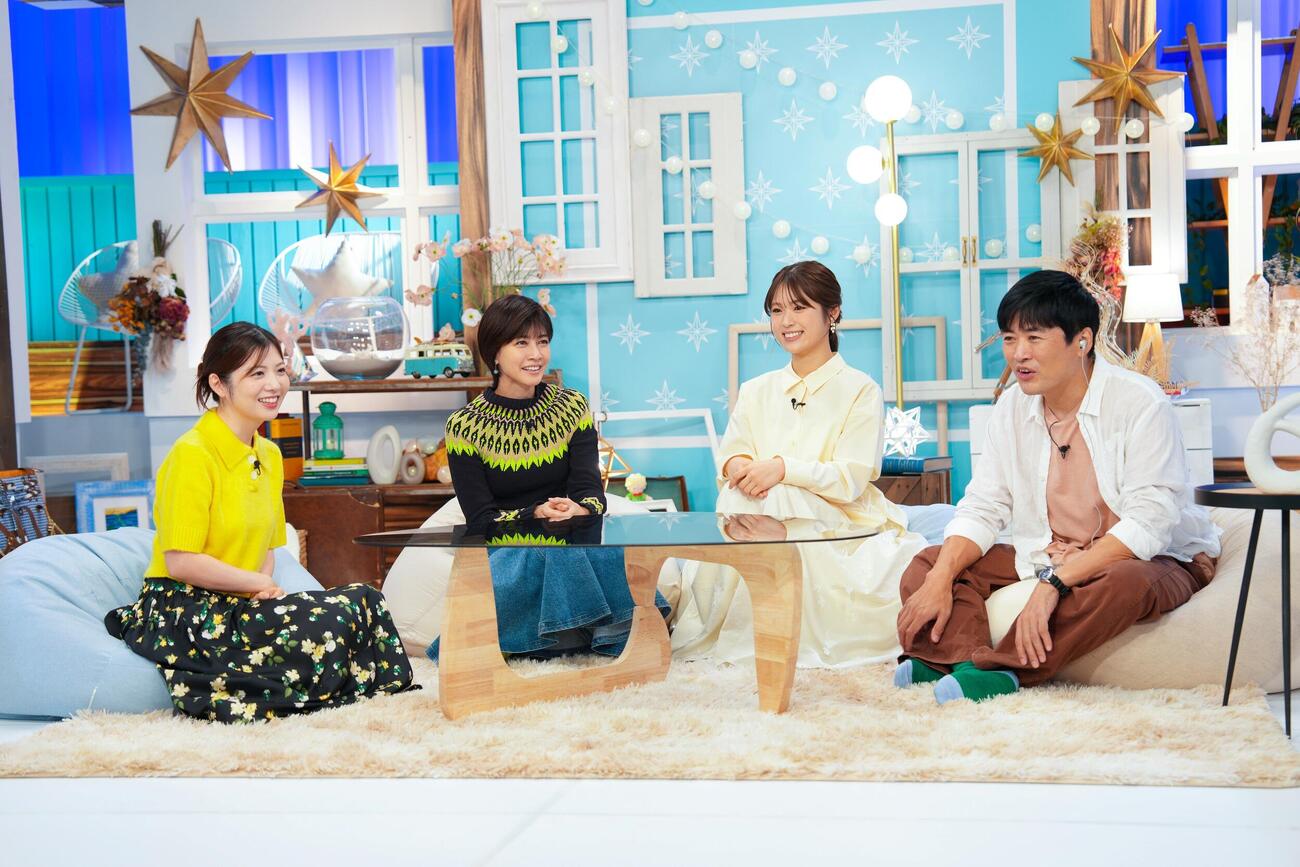 日本テレビの恋愛番組「星の見える町で」（16日開始、金曜深夜24時半）の初回放送を前に取材に応じた左から佐藤真知子、内田有紀、渋谷凪咲、劇団ひとり