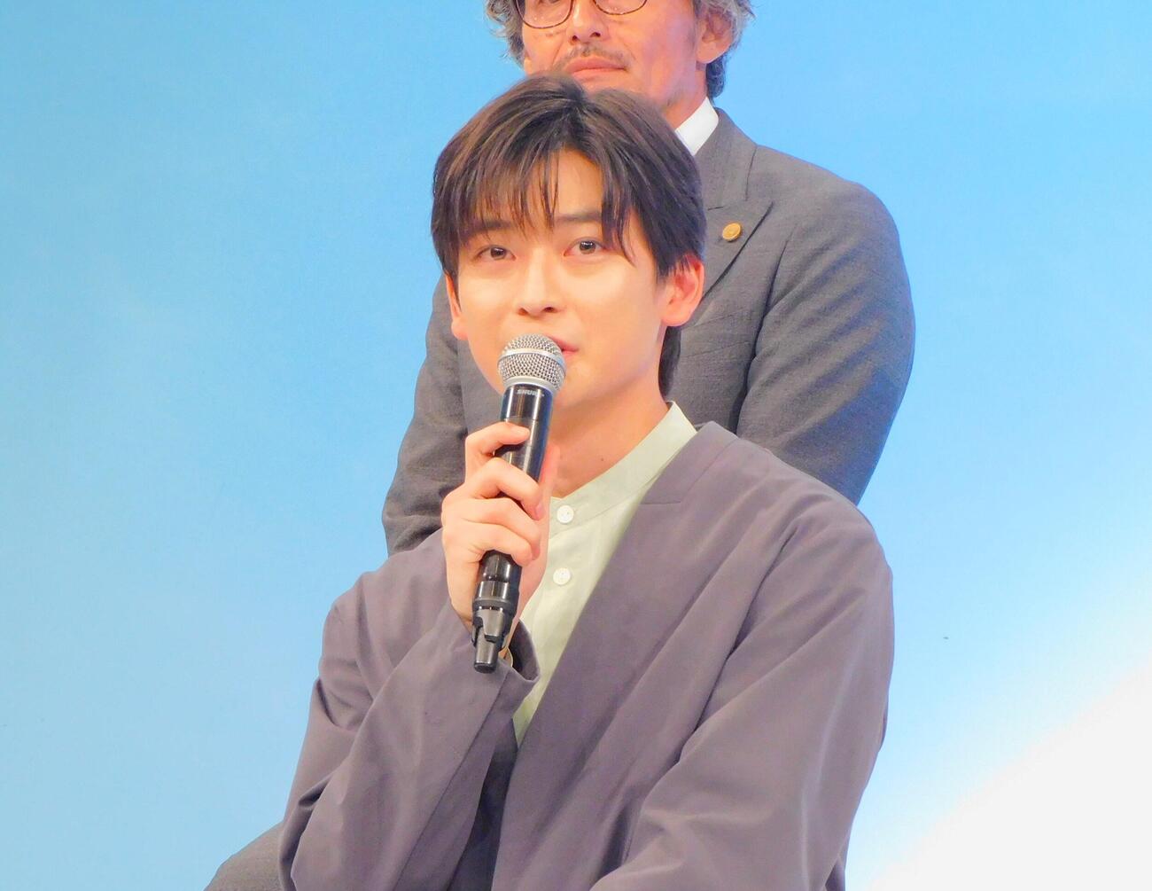 カンテレ・フジテレビ系ドラマ「南田南弁護士は天才肌」制作発表会見に登壇した高橋文哉（撮影・寺本吏輝）