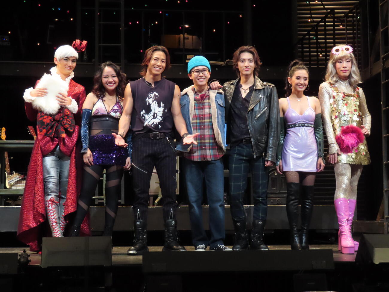 ミュージカル「RENT」囲み取材に臨んだ、左から髙橋颯、遥海、RIKU、鈴木福、木原瑠生、Beverly、坂口涼太郎（撮影・鎌田良美）