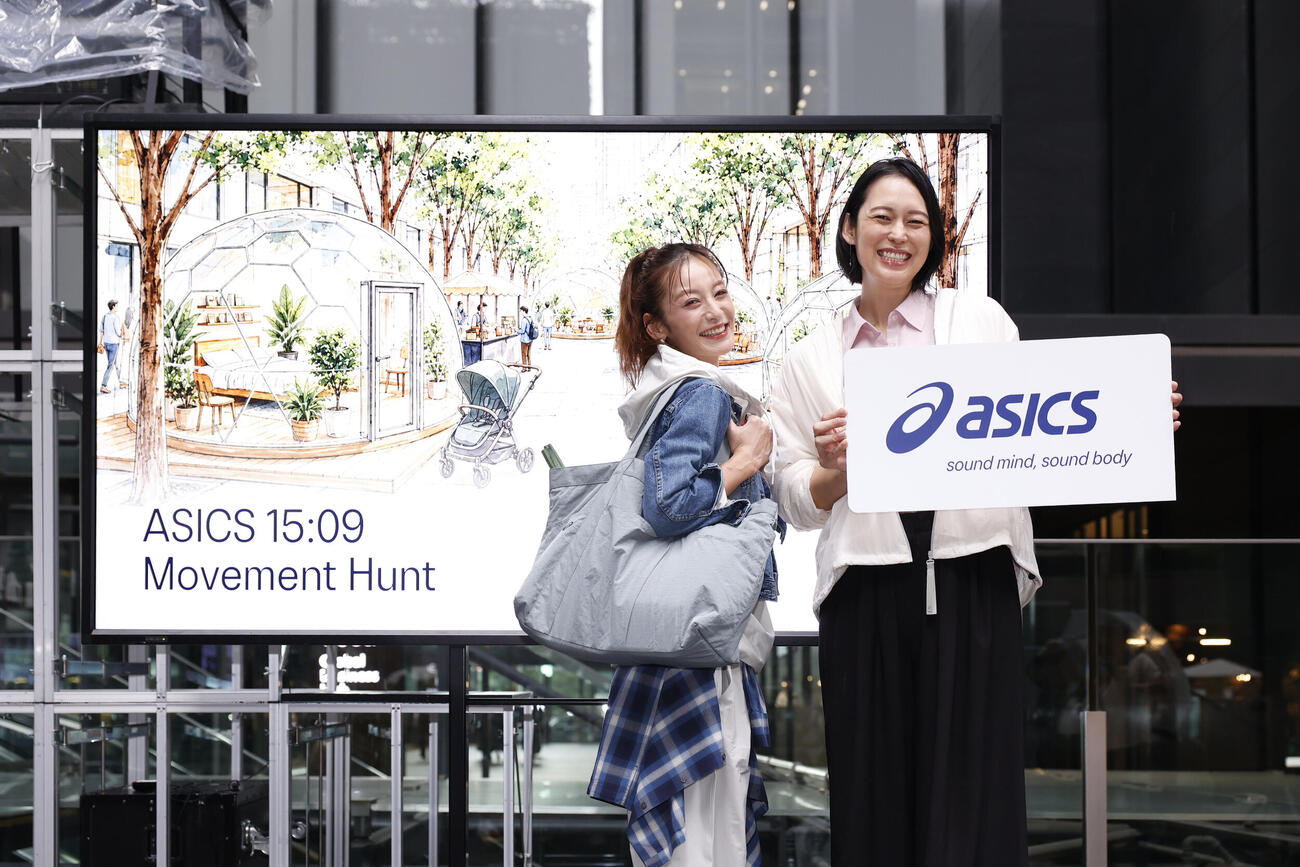 アシックスの体験型イベント「ASICS 15・09 Movement Hunt」オープニングイベントに出席した西山茉希（左）と大山加奈さん