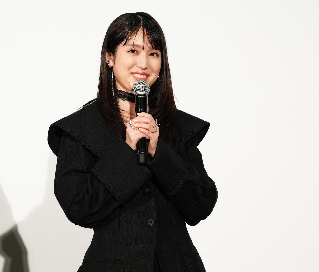 映画「時給三〇〇円の死神」公開御礼舞台あいさつに登壇した福本莉子（撮影・鈴木みどり）