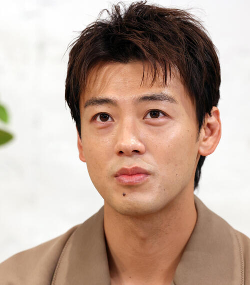 竹内涼真が東京Ｖユース時代の友人らとエアビーCM出演「みんな役者やったらいいのに」