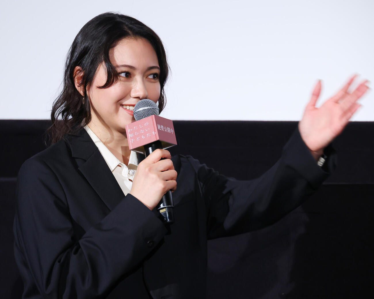 映画「わたしの知らない子どもたち」初日舞台あいさつを行う二階堂ふみ（撮影・中島郁夫）