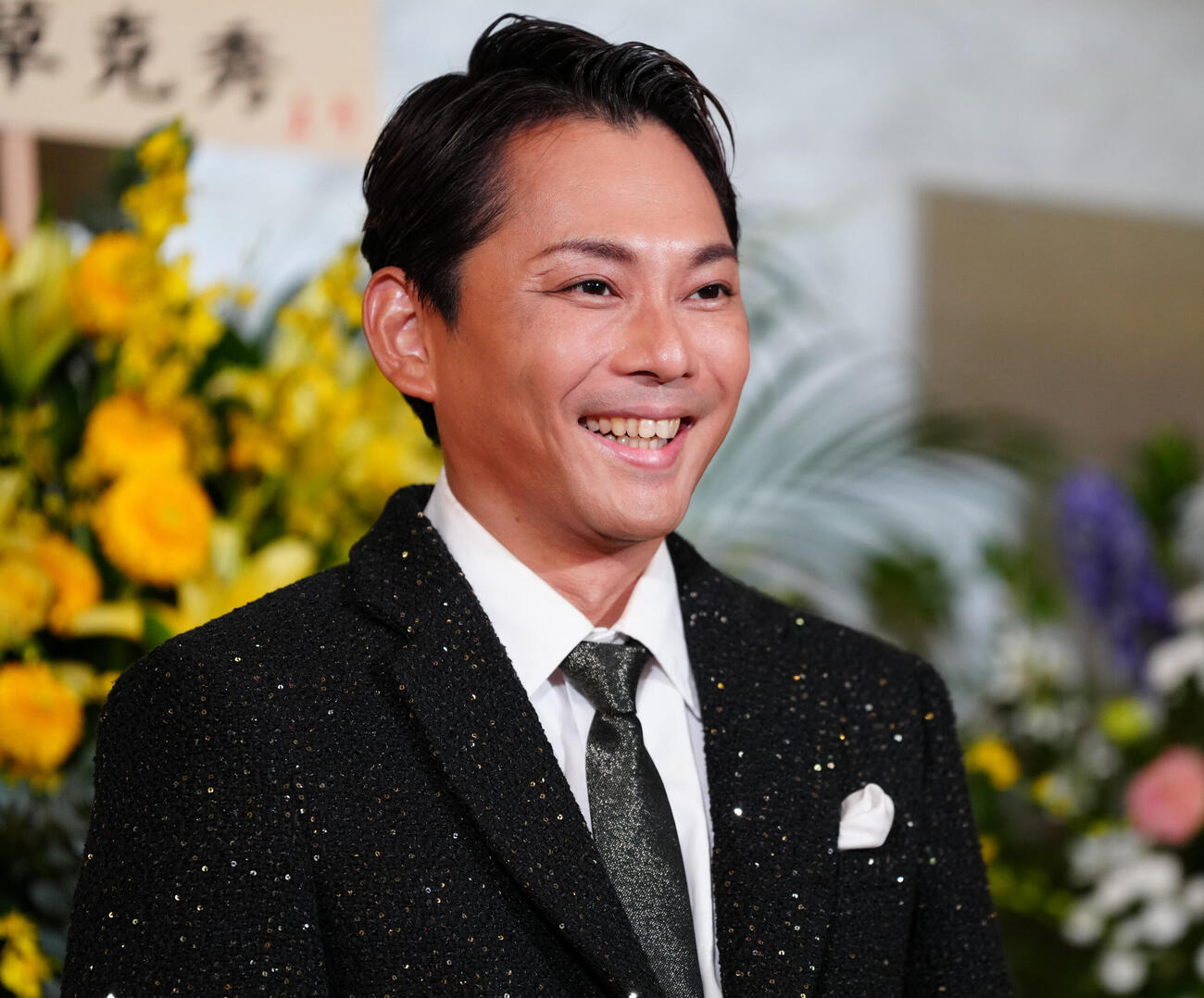 囲み取材で笑顔の今井翼（撮影・鈴木みどり）