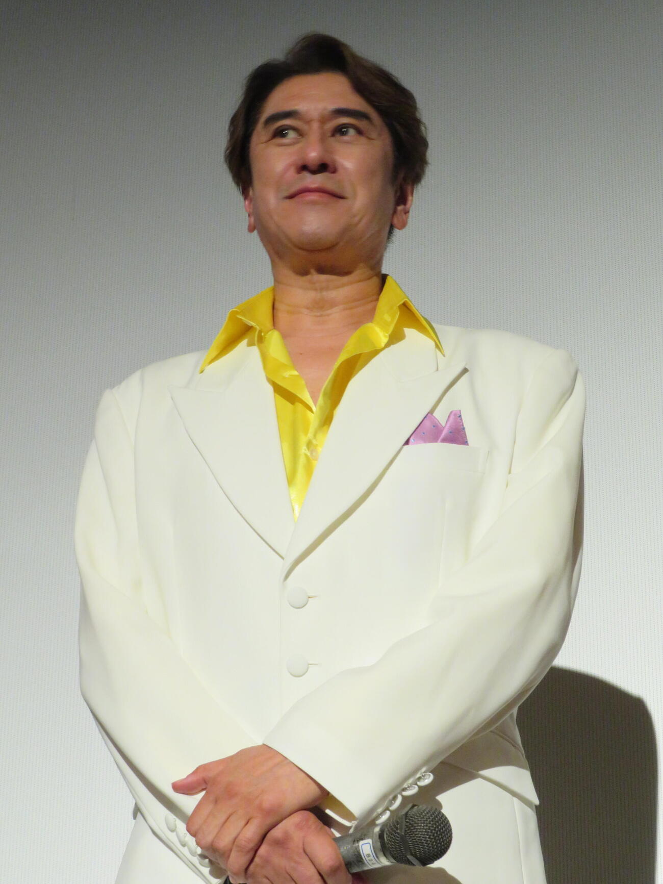 映画「演歌の坂道」初日舞台あいさつに登壇した川﨑麻世（撮影・村上幸将）