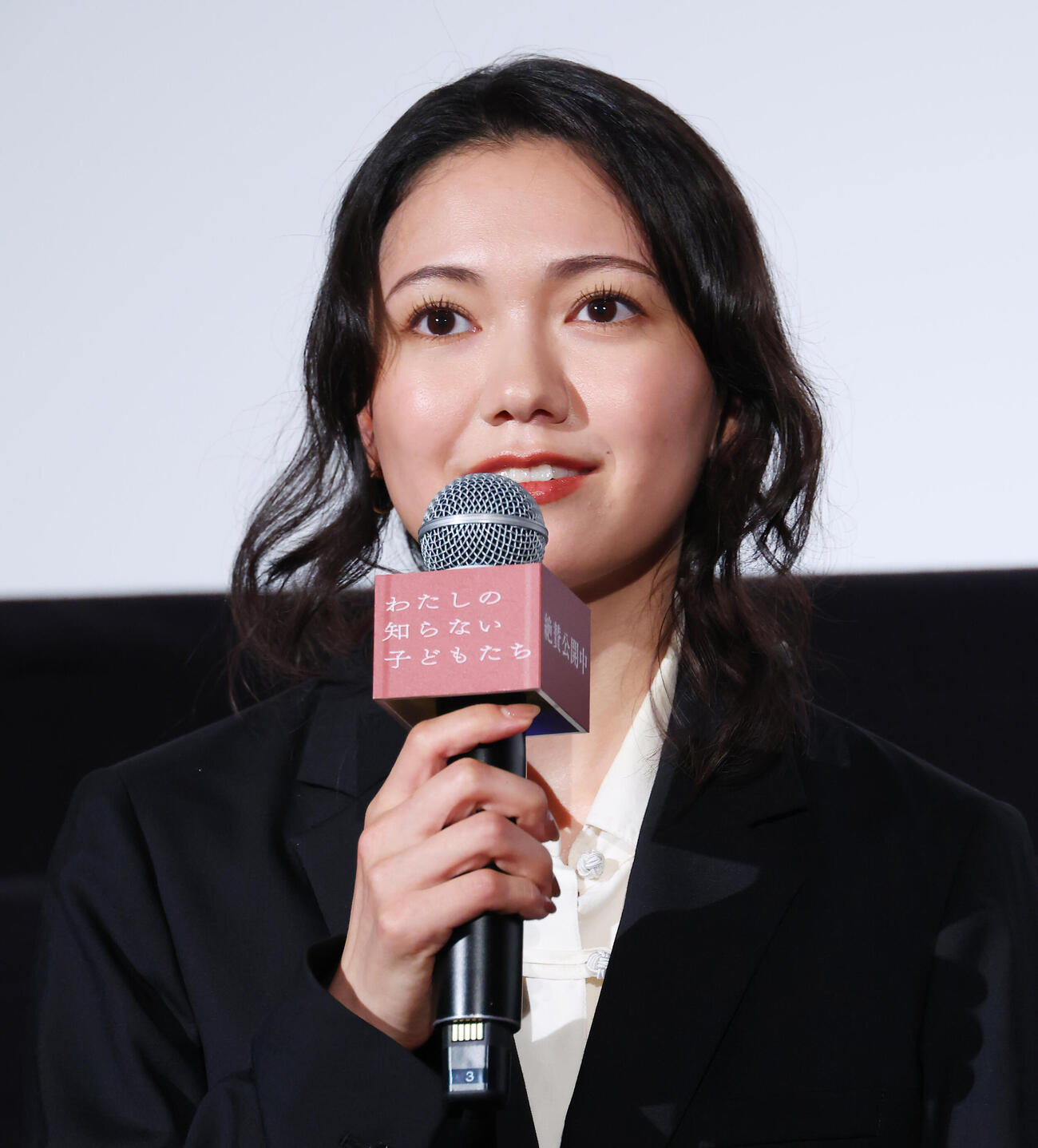 映画「わたしの知らない子どもたち」初日舞台あいさつを行う二階堂ふみ（撮影・中島郁夫）