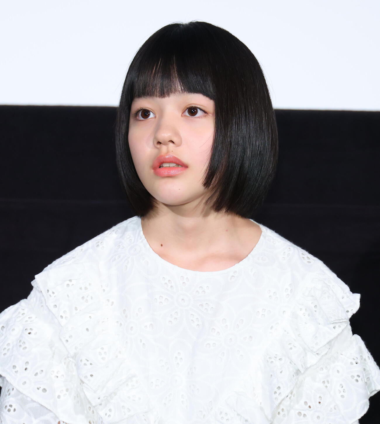 映画「わたしの知らない子どもたち」初日舞台あいさつを行う小八重葵美（撮影・中島郁夫）