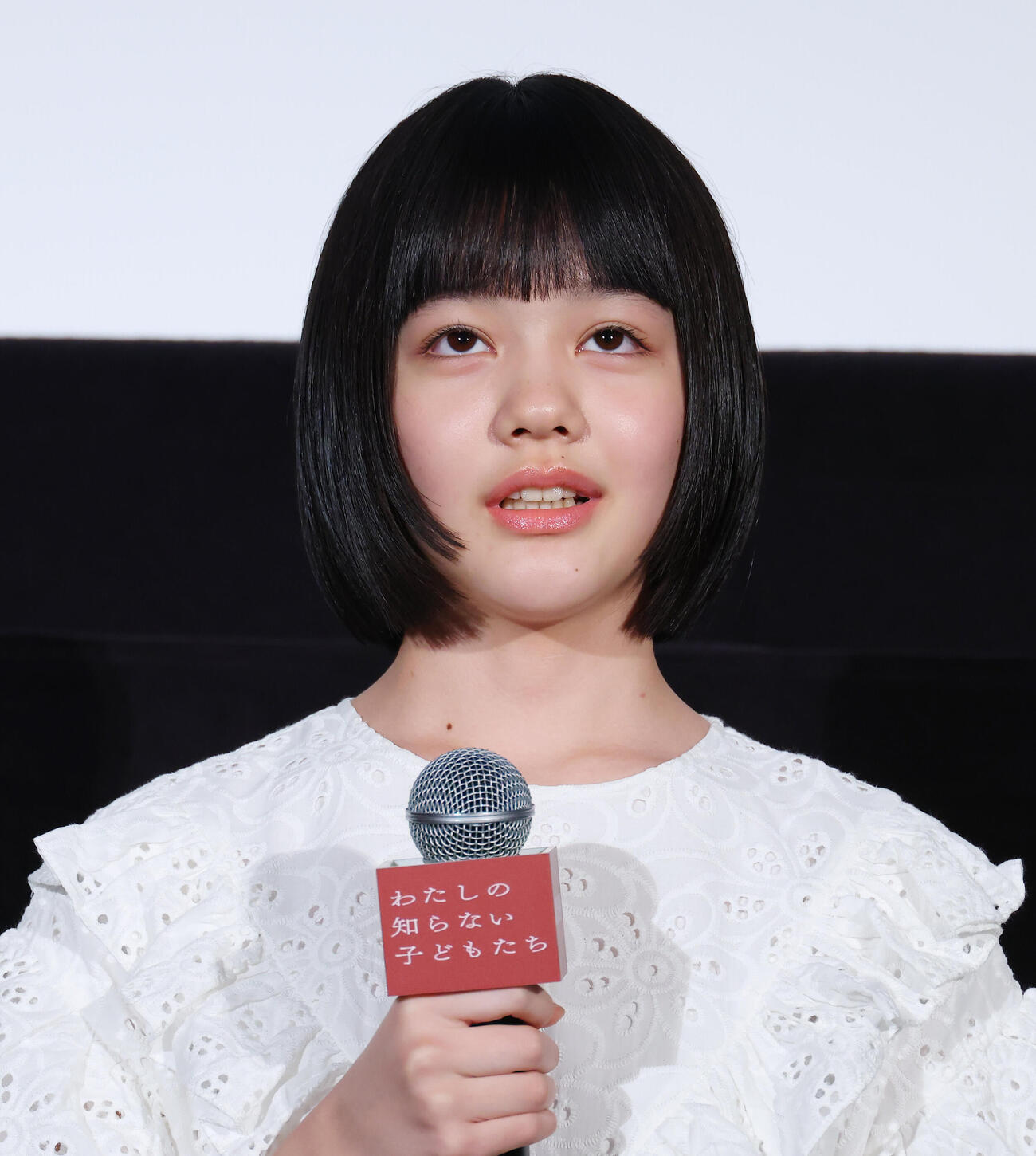 映画「わたしの知らない子どもたち」初日舞台あいさつを行う小八重葵美（撮影・中島郁夫）