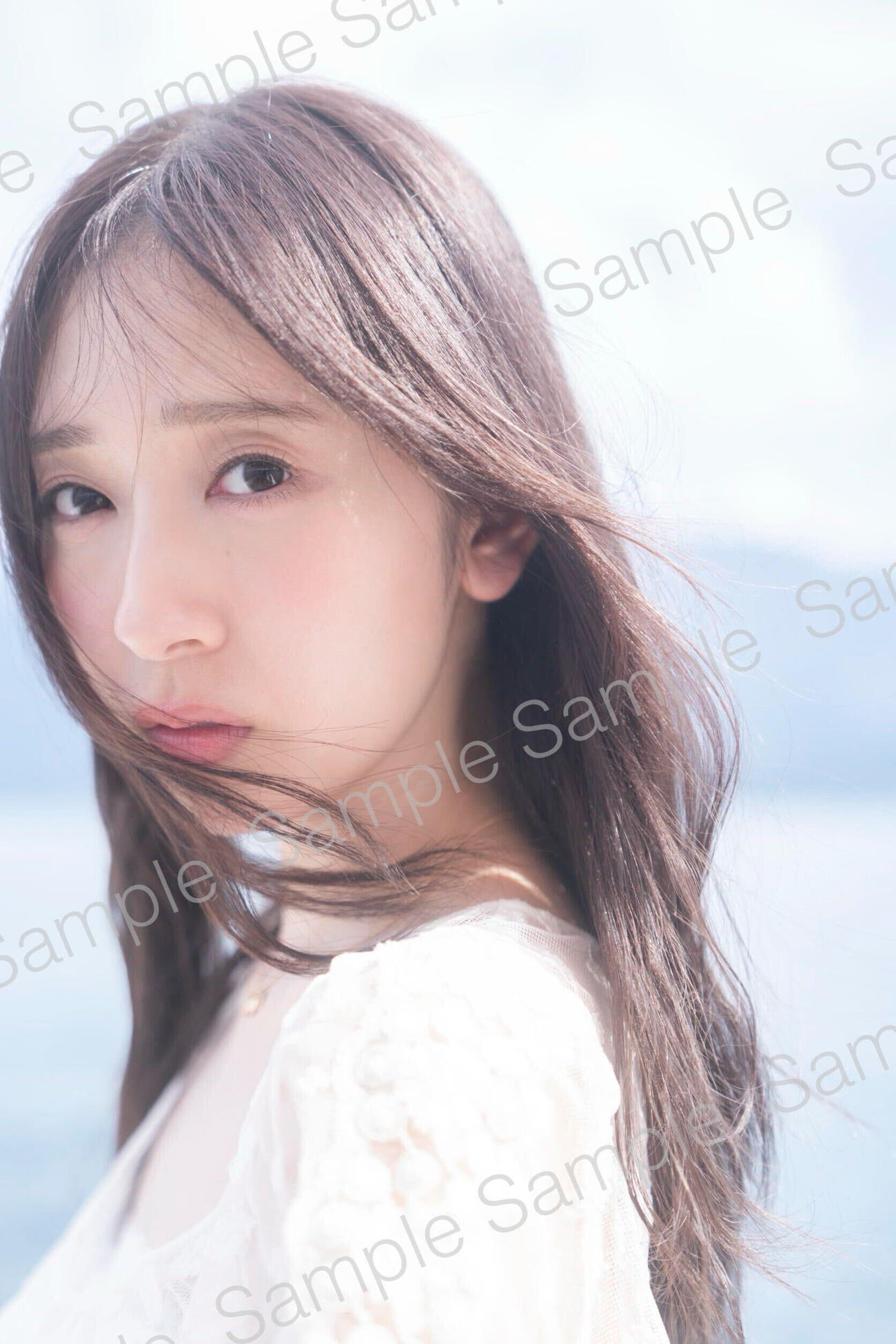 公開された日向坂46金村美玖セカンド写真集「機微」特典の一部