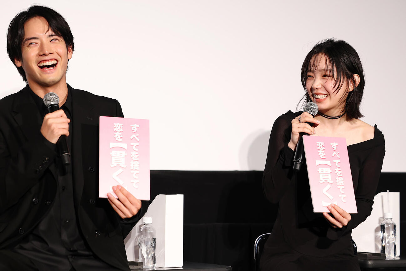 テレビ朝日の新ドラマ「あにいもうと」のイベントに登場した赤楚衛二と宮﨑優（撮影・野上伸悟）