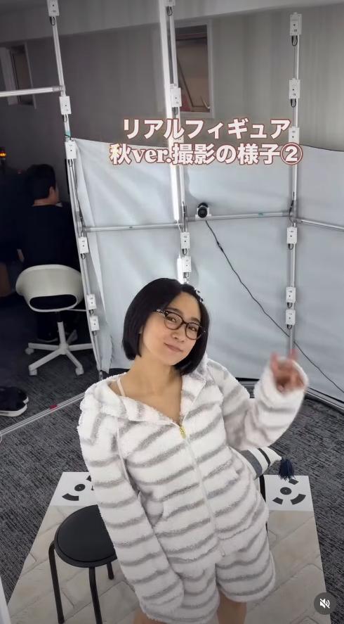 リアルフィギュア撮影の様子（時東ぁみのインスタグラムから）
