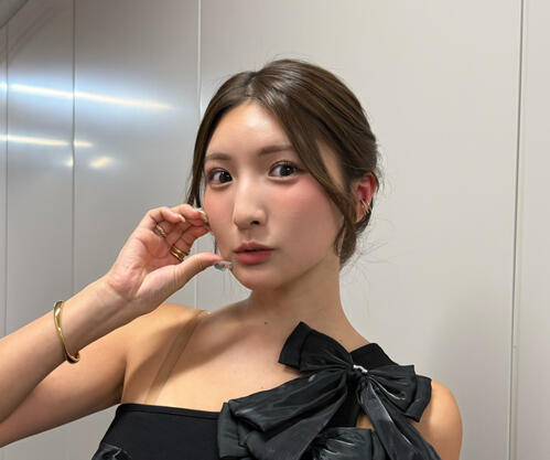 軽トラ女子グラドル「めっちゃ目あいたっ」バンドゥビキニ姿に「まさに健康美」