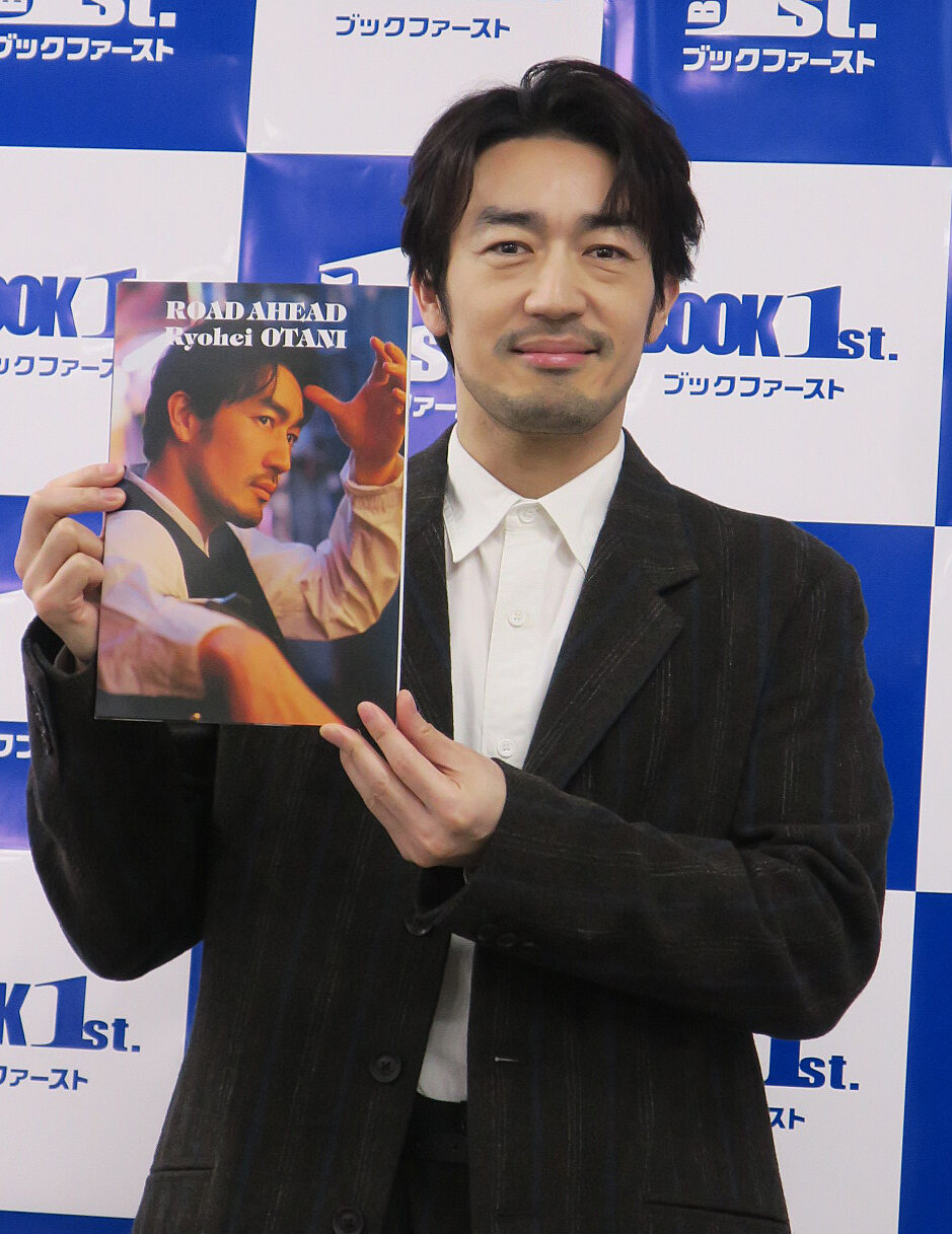ファースト写真集「ROAD AHEAD」発売記者会見を行った大谷亮平