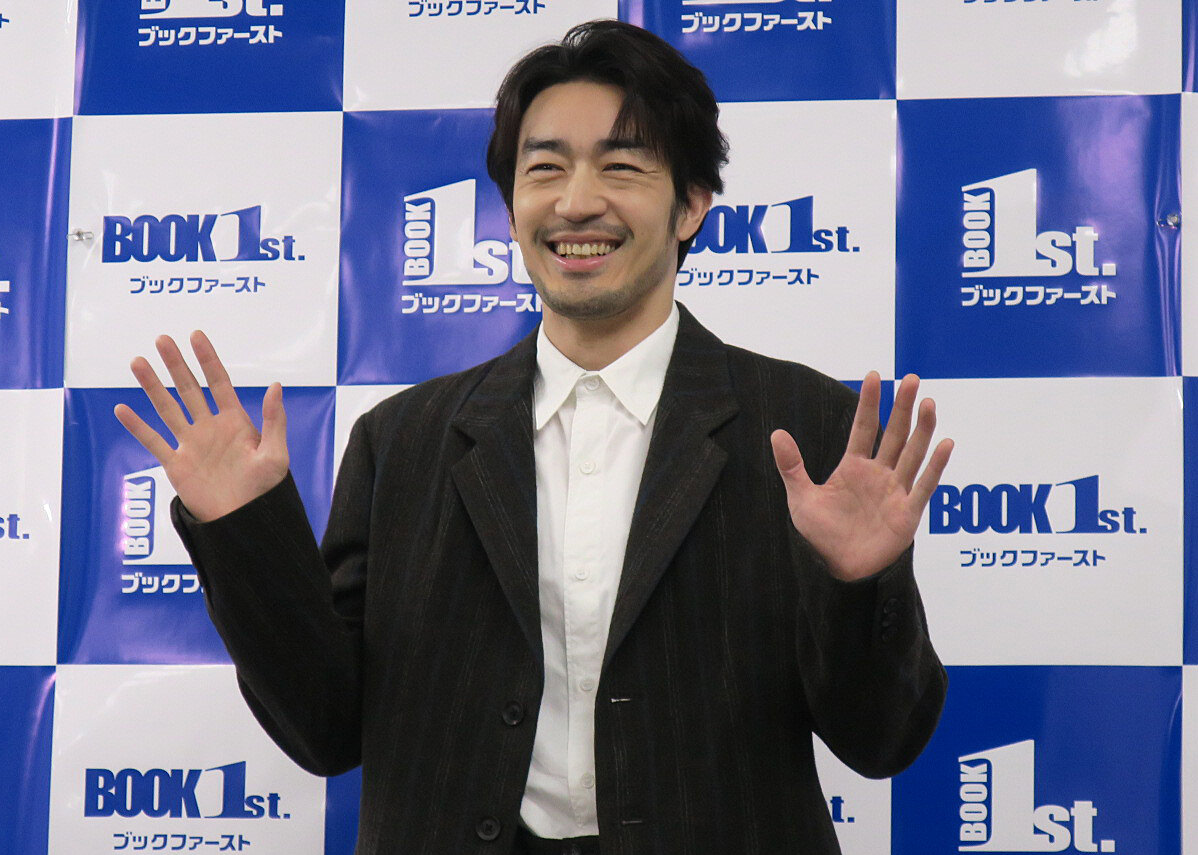 ファースト写真集「ROAD AHEAD」発売記者会見を行った大谷亮平