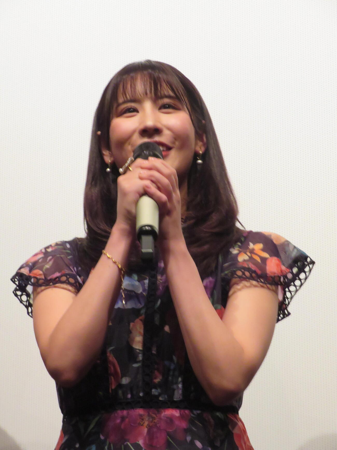 「呪区」公開記念舞台あいさつに登壇した、左から南野百合（撮影・村上幸将）
