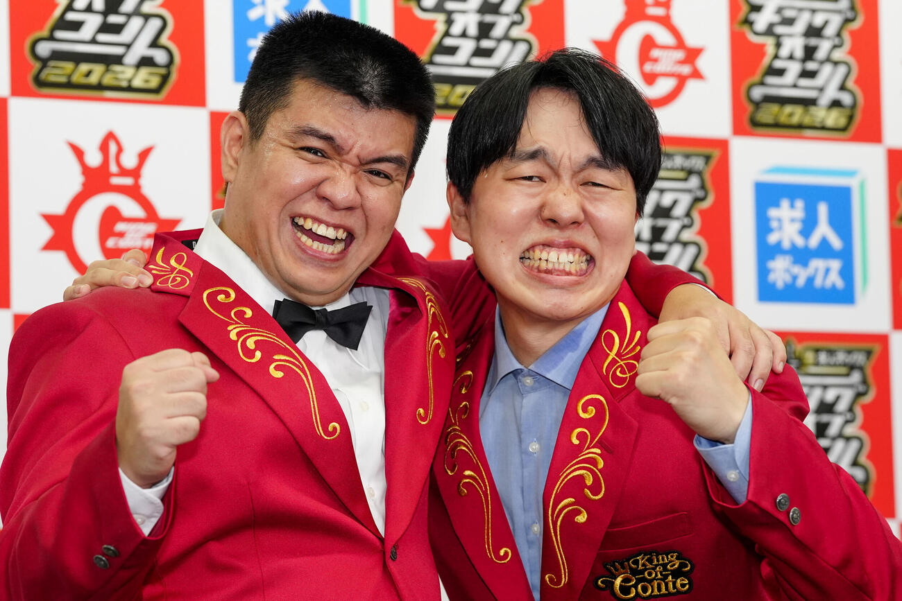 キングオブコントで優勝し、19代目王者となったジェラードンのアタック西本（左）とかみちぃ（撮影・江口和貴）