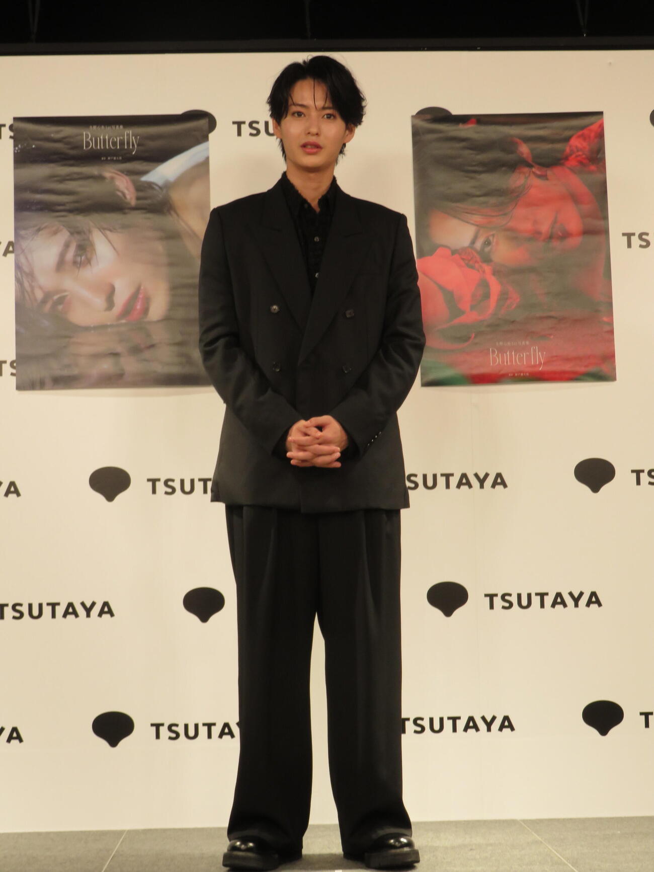 ファースト写真集「Butterfly」発売記念イベントと取材会を開いた冬野心央（撮影・村上幸将）