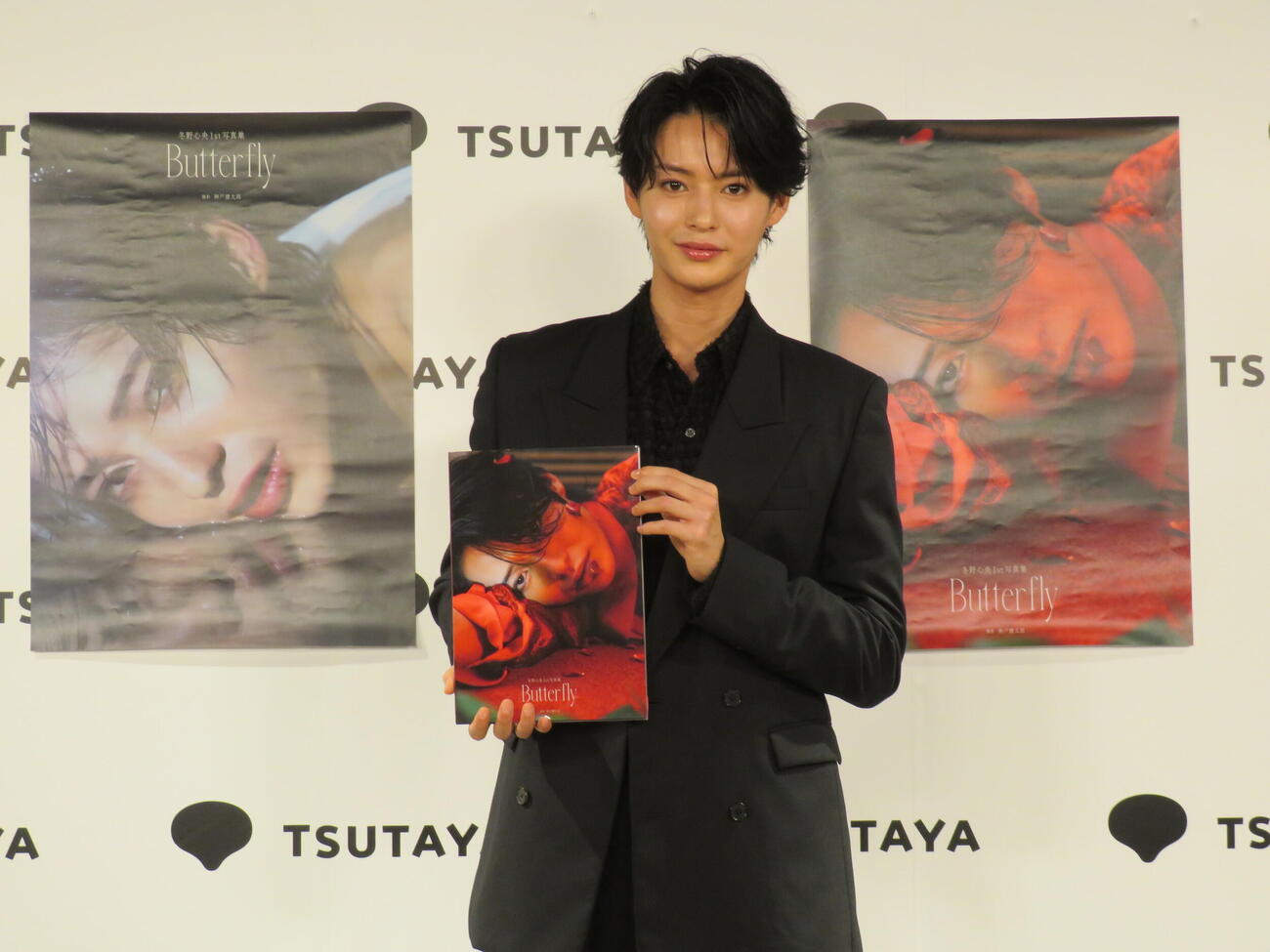 ファースト写真集「Butterfly」発売記念イベントと取材会を開いた冬野心央（撮影・村上幸将）