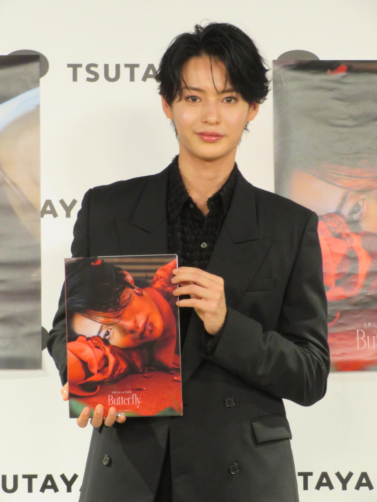 ファースト写真集「Butterfly」発売記念イベントと取材会を開いた冬野心央（撮影・村上幸将）