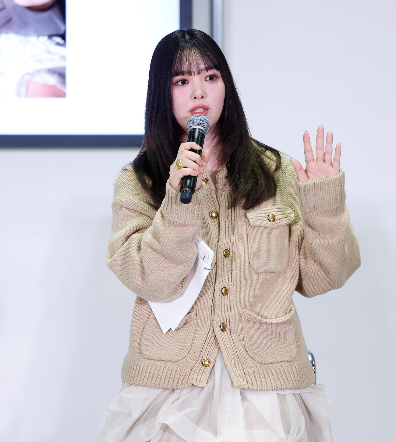 登壇し、話す藤田ニコル（撮影・山本朝陽）