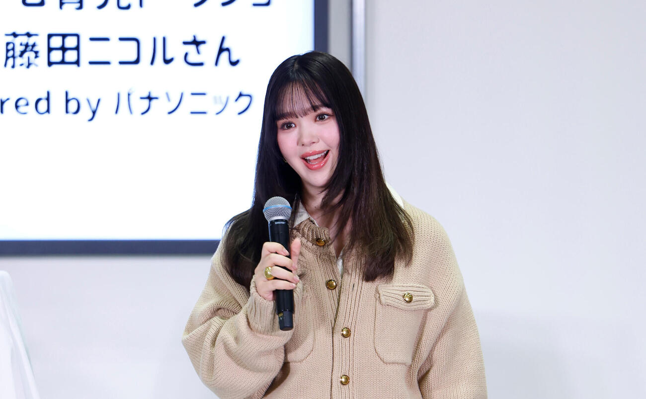 登壇した藤田ニコル（撮影・山本朝陽）