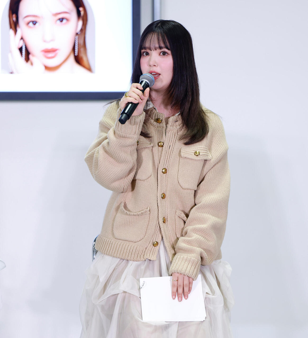 登壇し、話す藤田ニコル（撮影・山本朝陽）