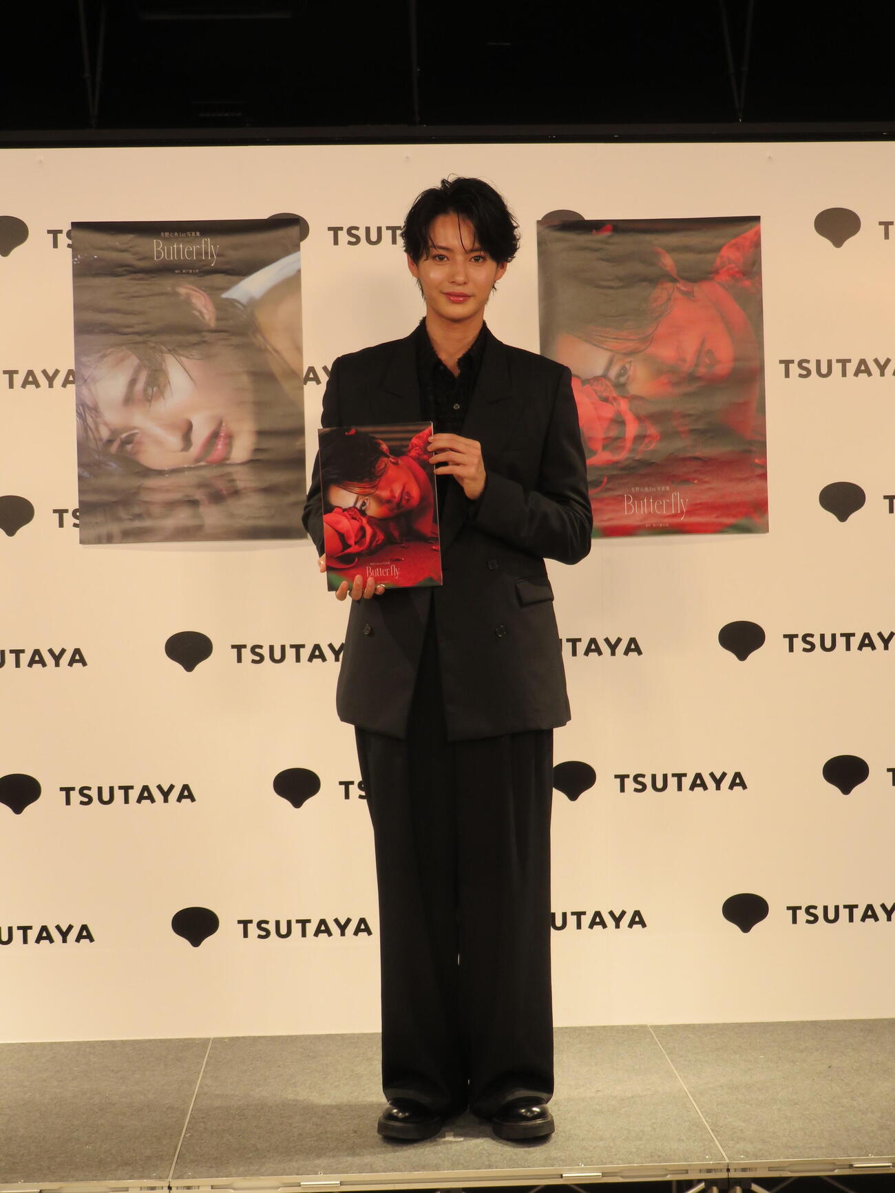 ファースト写真集「Butterfly」発売記念イベントと取材会を開いた冬野心央（撮影・村上幸将）