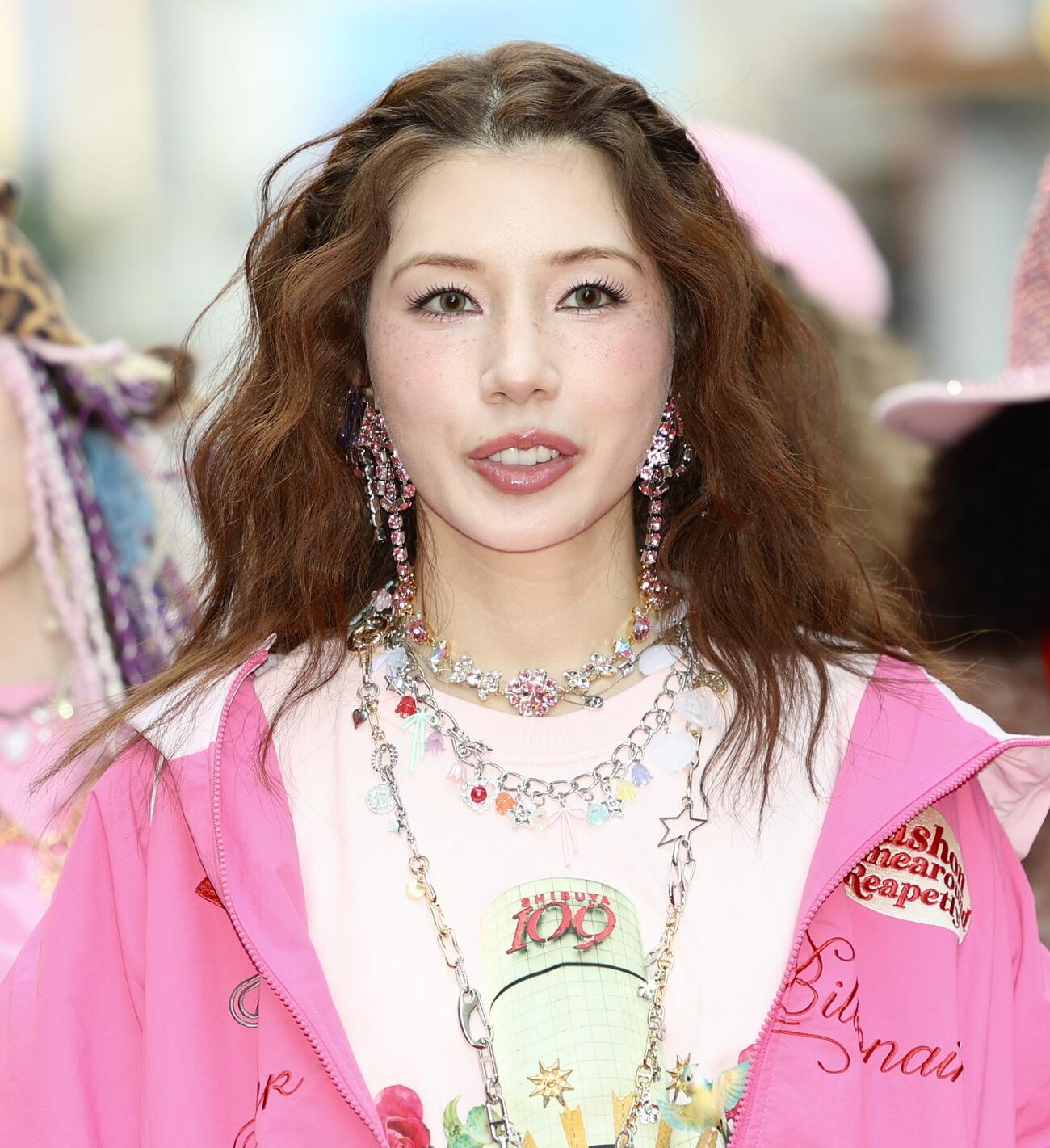 「渋谷ファッションウィーク2026　秋」の「SHIBUYA RUNWAY」に登場する仲里依紗（撮影・河田真司）