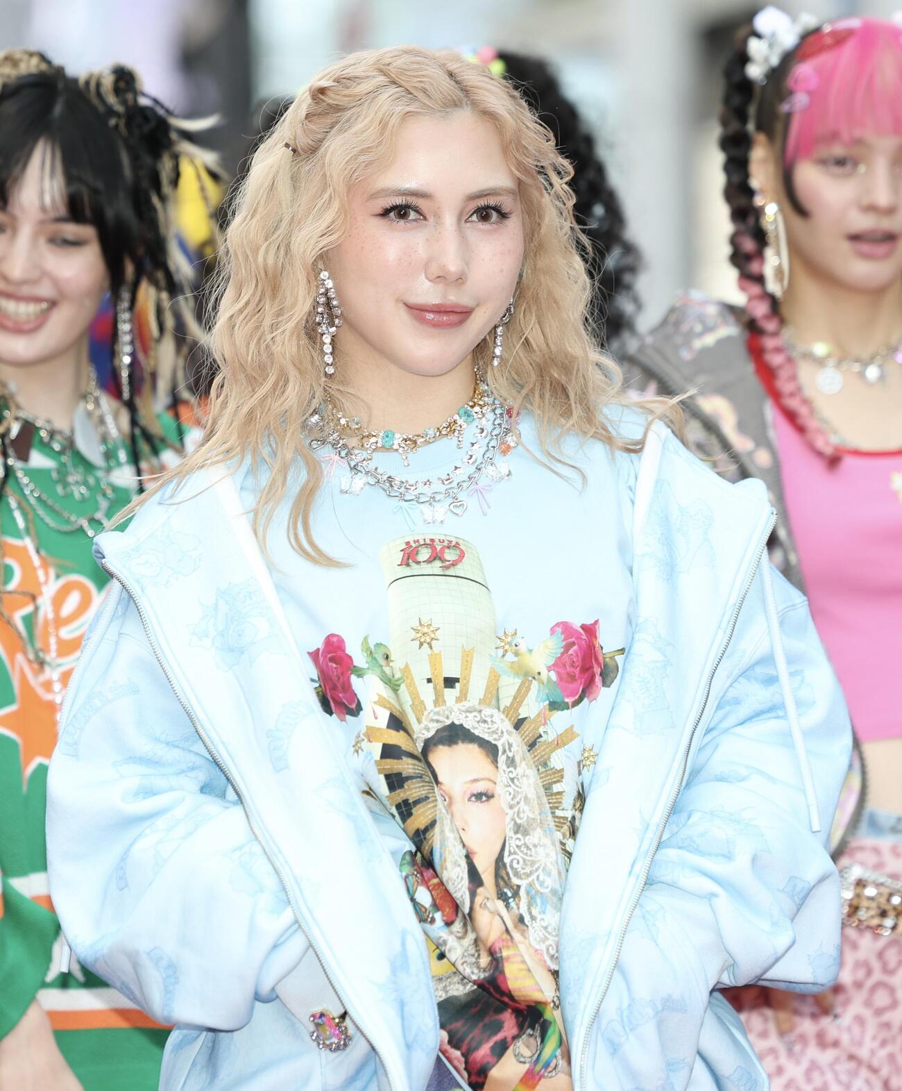 「渋谷ファッションウィーク2026　秋」の「SHIBUYA RUNWAY」に登場する仲れいな（撮影・河田真司）