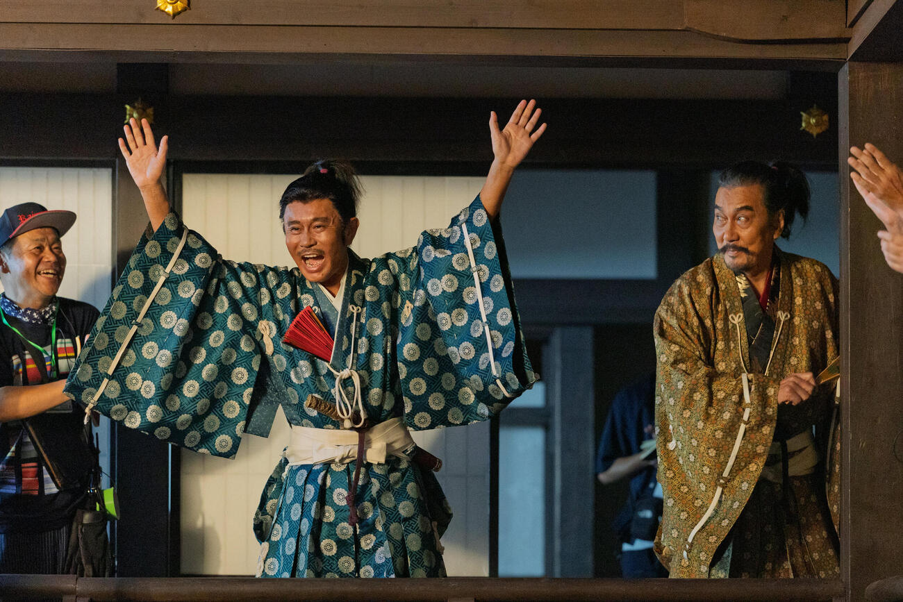 Netflixシリーズ「俺のこと、なんか言ってた？」で共演する役所広司（右）と濵田雅功