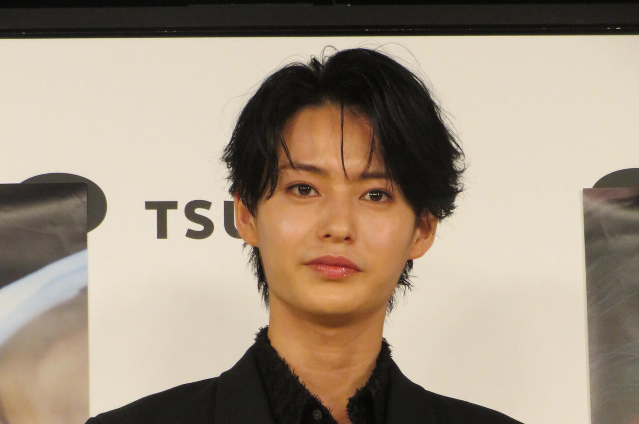 ファースト写真集「Butterfly」発売記念イベントと取材会を開いた冬野心央（撮影・村上幸将）