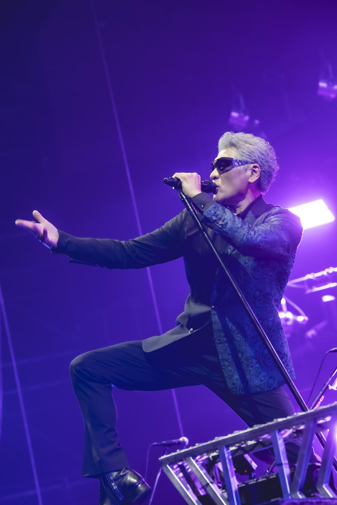 全国ツアー「Higher and Higher Tour」ファイナル公演で歌唱する吉川晃司（平野タカシ氏撮影）