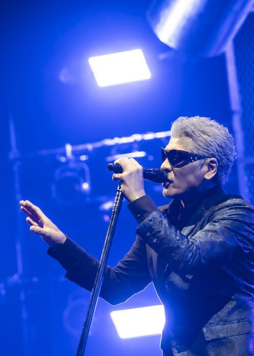 吉川晃司シンバルキック３発！ツアーファイナルで20曲熱唱「来年はアルバム作ってツアーに」
