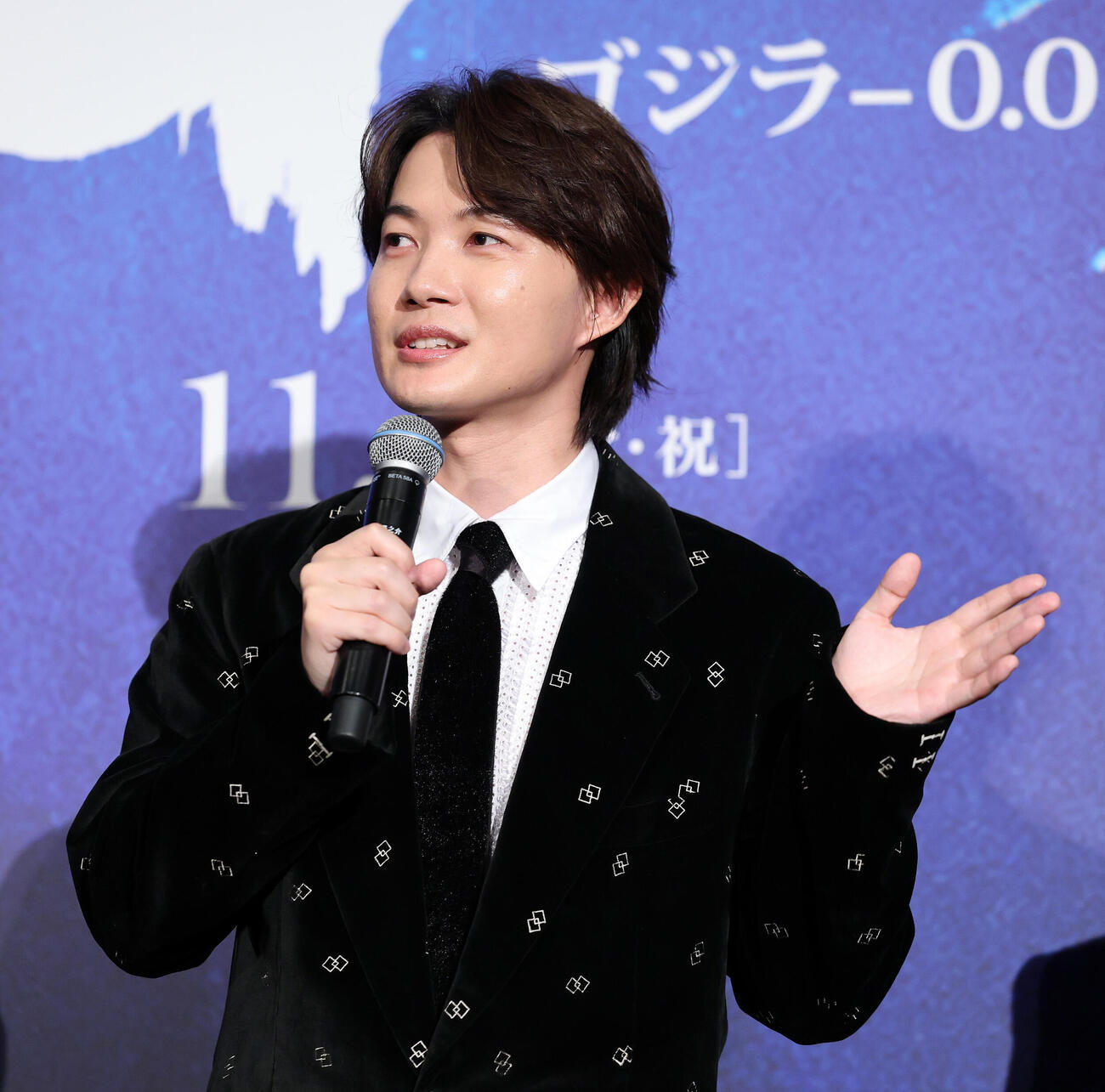 舞台あいさつに臨む神木隆之介（撮影・鈴木正人）