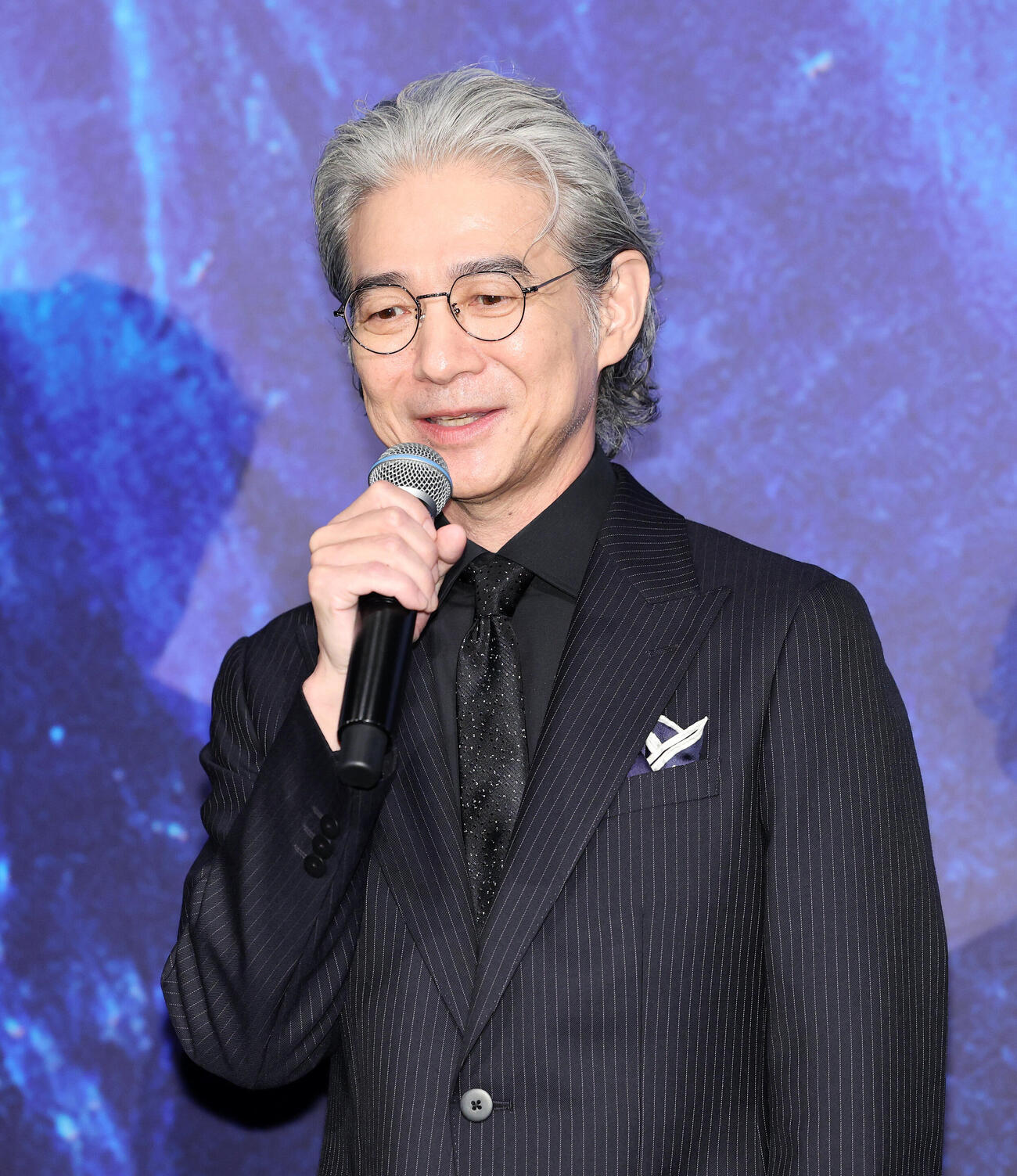 舞台あいさつに臨む吉岡秀隆（撮影・鈴木正人）